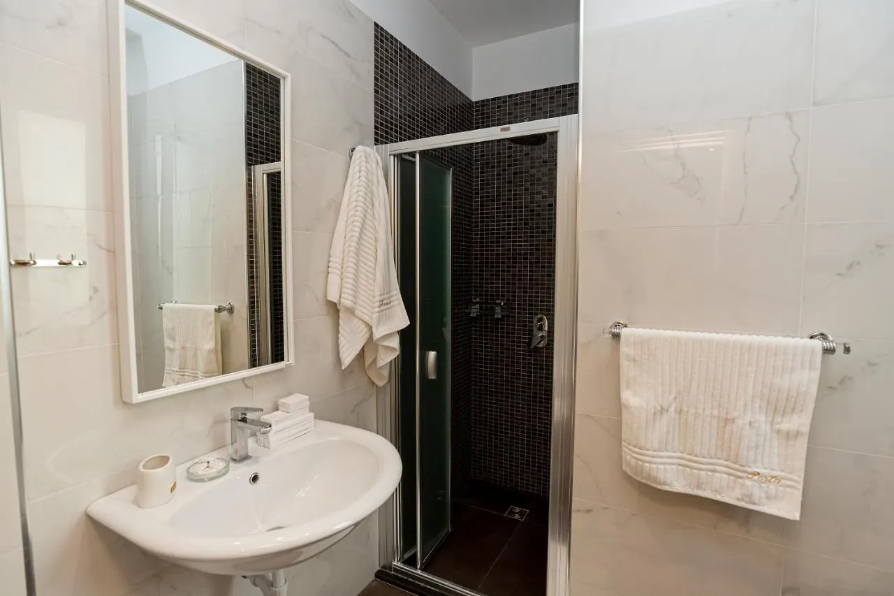 Porta Apartament Vlorë Albanien