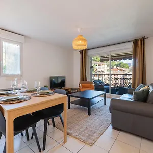 https://appartement-familial-terrasse-val-des-castagnins.fr-provencehotel.com